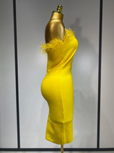 Women Sexy Backless Yellow Bodycon Bandage Dress Strapless Celebirty Elegant Feather Dresses Luxury Birthday Club Party Outfit
